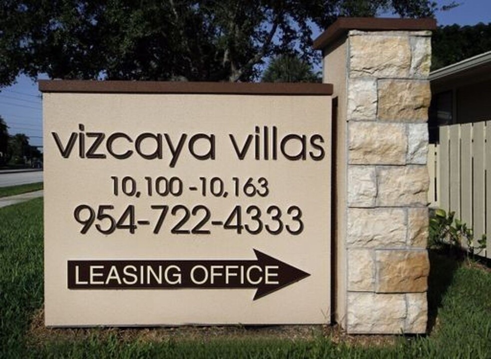 10124 S Nob Hill Cir in Tamarac, FL - Foto de edificio