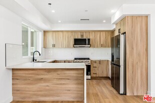 1614 S Sycamore Ave in Los Angeles, CA - Building Photo