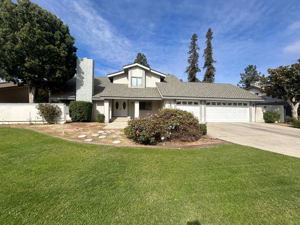 7109 Outingdale Dr in Bakersfield, CA - Building Photo