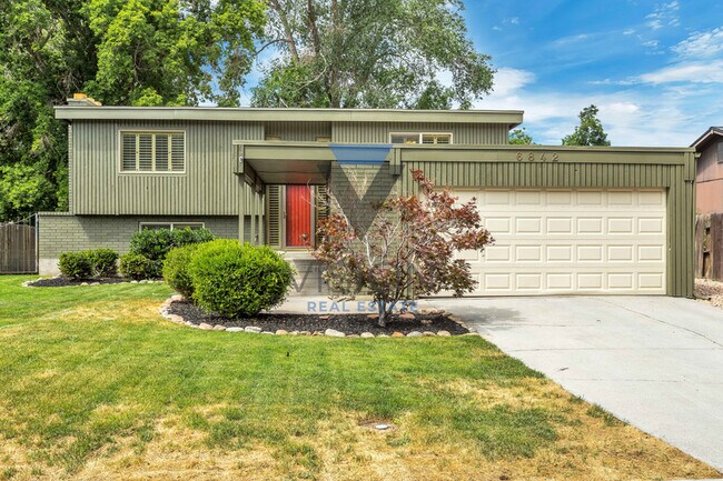 6842 S Enchanted Dr in Midvale, UT - Building Photo - Building Photo