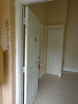 8775 NW 39th St in Sunrise, FL - Building Photo