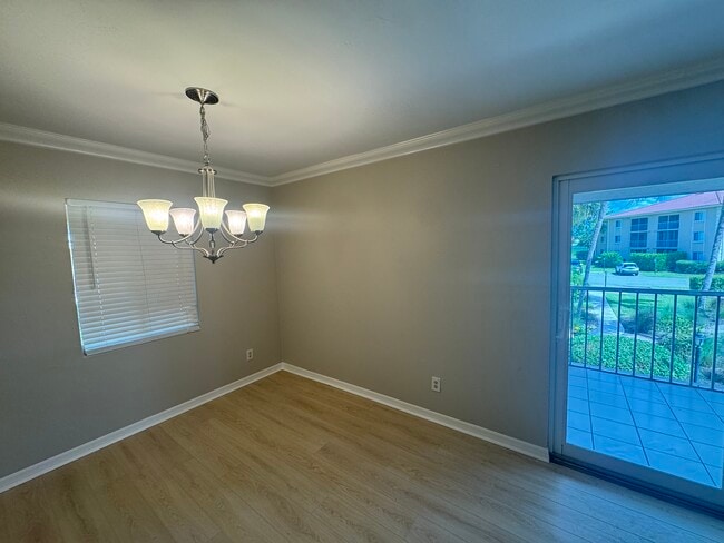 1025 Foxfire Ln, Unit #201