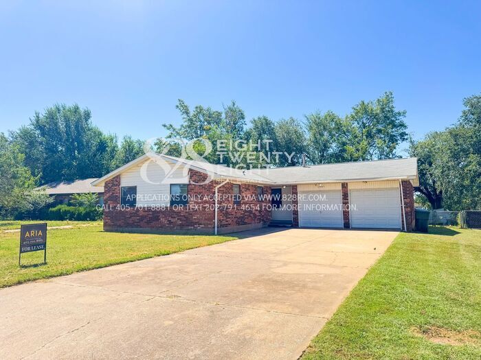 1201 Lauren Ln in Midwest City, OK - Foto de edificio