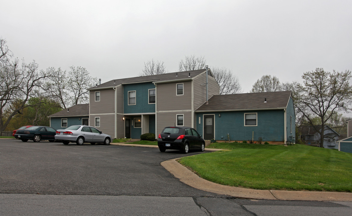 Overbrook Hills in Merriam, KS - Foto de edificio