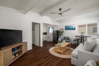 4587 Saratoga Ave in San Diego, CA - Building Photo - Building Photo
