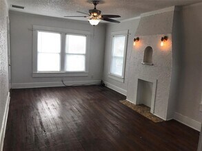 813 W Eighth St-Unit -2 in Dallas, TX - Building Photo - Building Photo