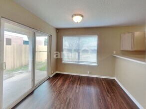 17238 S Summit Canyon Dr in Houston, TX - Building Photo - Building Photo
