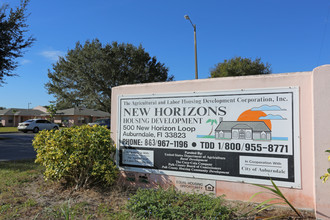 New Horizons in Auburndale, FL - Building Photo - Building Photo