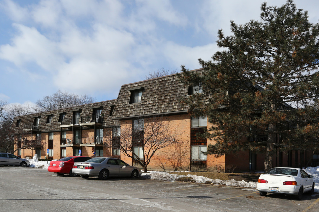 The Arbors of Buffalo Grove in Buffalo Grove, IL - Building Photo