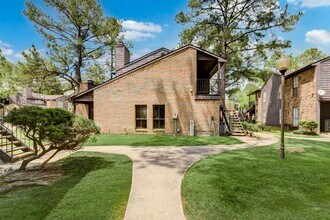 7200 W T C Jester Blvd in Houston, TX - Building Photo - Building Photo