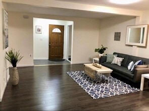669 Cedar Swamp Rd in Glen Cove, NY - Building Photo - Building Photo