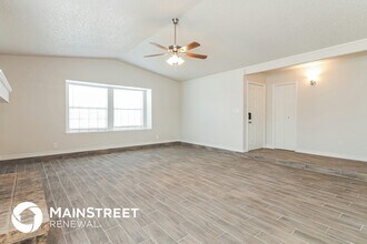 2718 Holy Cross Ln in Garland, TX - Foto de edificio - Building Photo