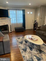 703 Chetworth Pl in Alexandria, VA - Building Photo