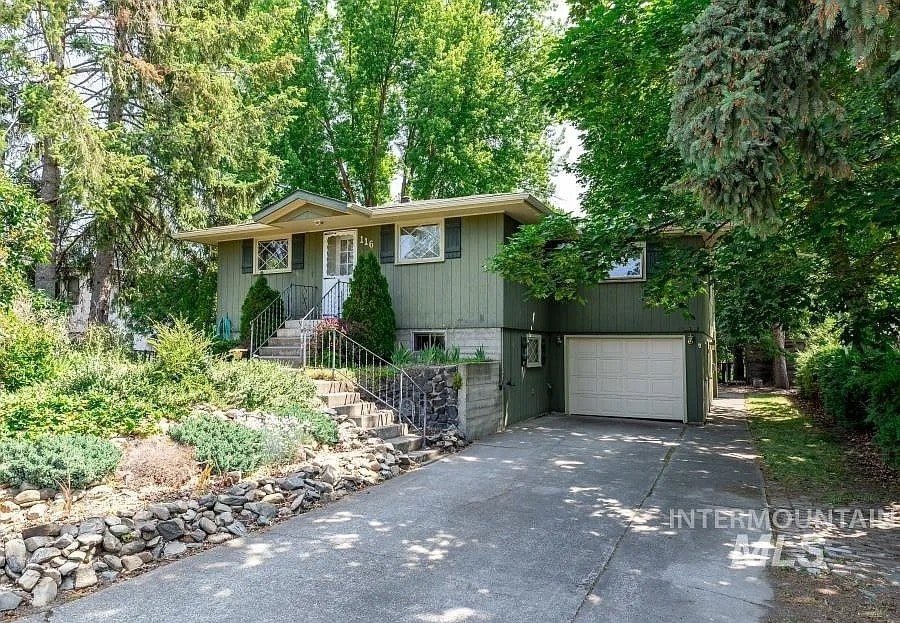 116 N Cleveland St in Moscow, ID - Building Photo