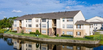 Retreat at Valencia Apartment Homes in Orlando, FL - Building Photo