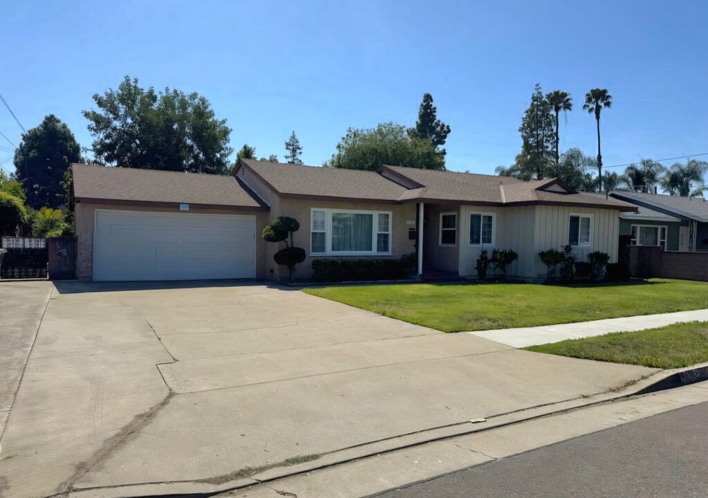 8202 9th St in Buena Park, CA - Building Photo