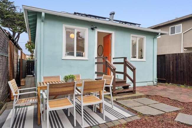 184 Paloma Ave in Pacifica, CA - Foto de edificio - Building Photo