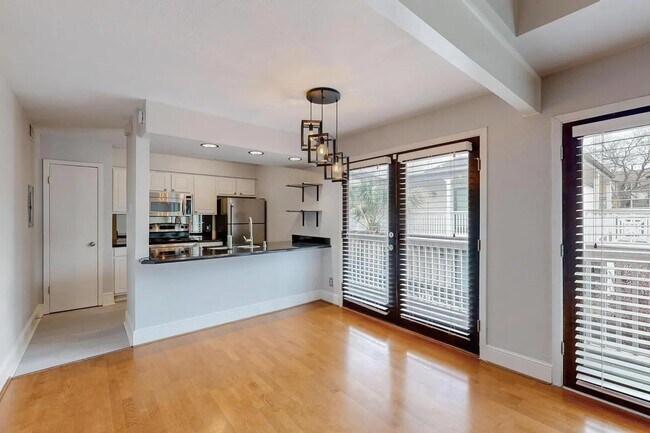 5916 Sandhurst Ln in Dallas, TX - Building Photo - Building Photo