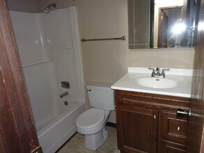 404 Plaza Heights Rd, Unit 4 plex in Marshalltown in Marshalltown, IA - Building Photo - Building Photo