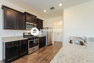 4114 Trail de Paris in Canyon Lake, TX - Building Photo - Building Photo
