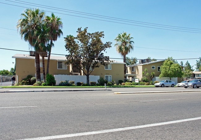 Teakwood Gardens Apartments in Fresno, CA - Building Photo - Building Photo