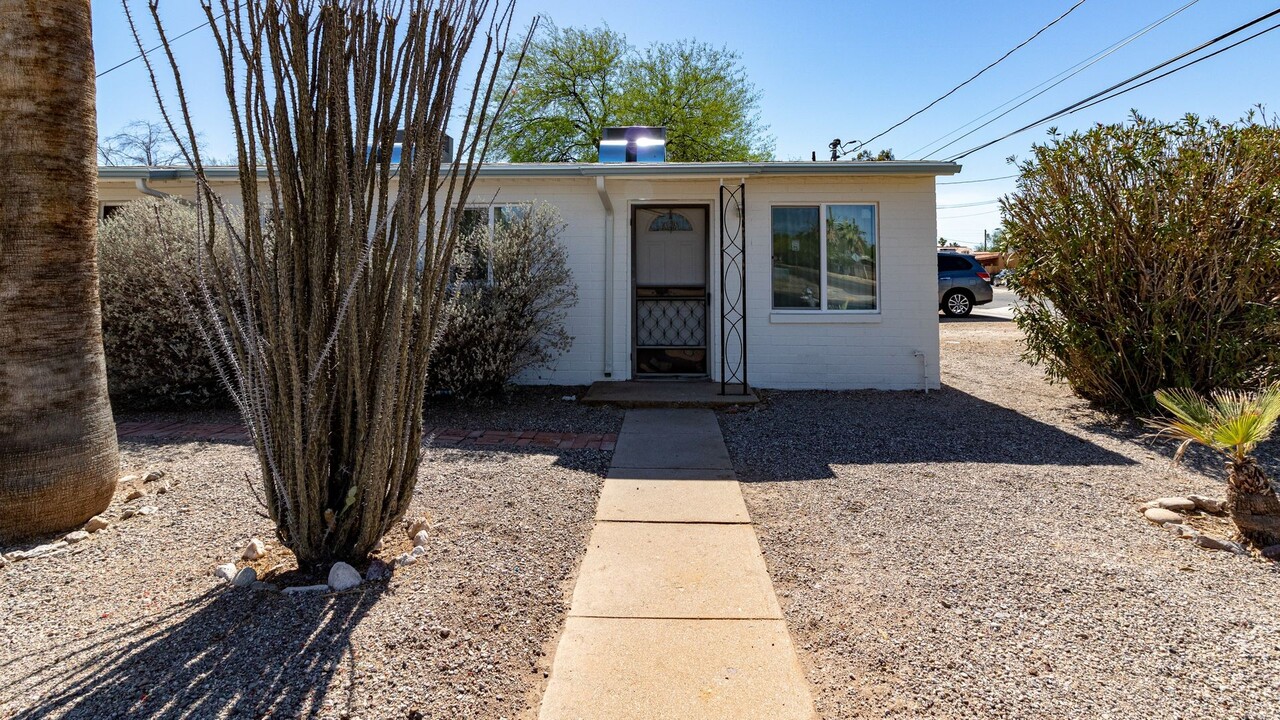 2863-2865 N Dodge Blvd in Tucson, AZ - Building Photo