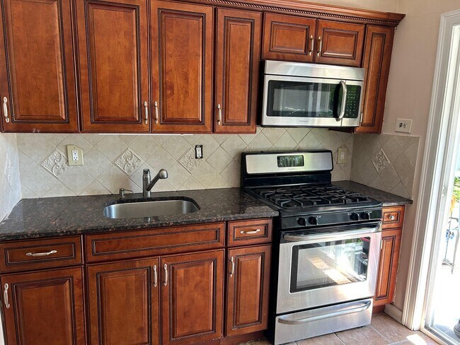 1882 Gerald Ave in East Meadow, NY - Building Photo - Building Photo