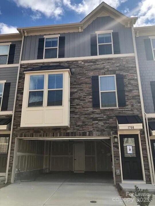 1708 Town Oak Ln in Charlotte, NC - Building Photo