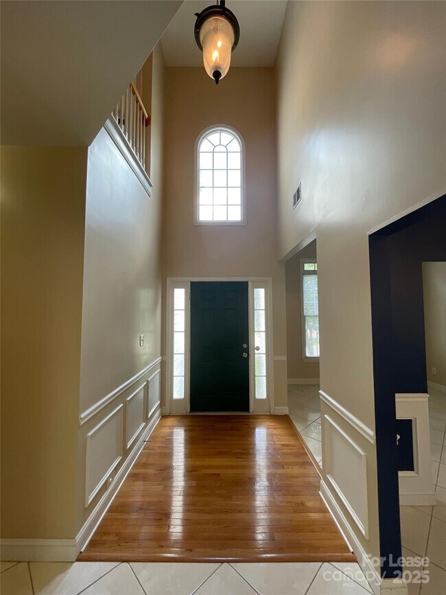 1928 Dearmon Dr in Charlotte, NC - Building Photo - Building Photo