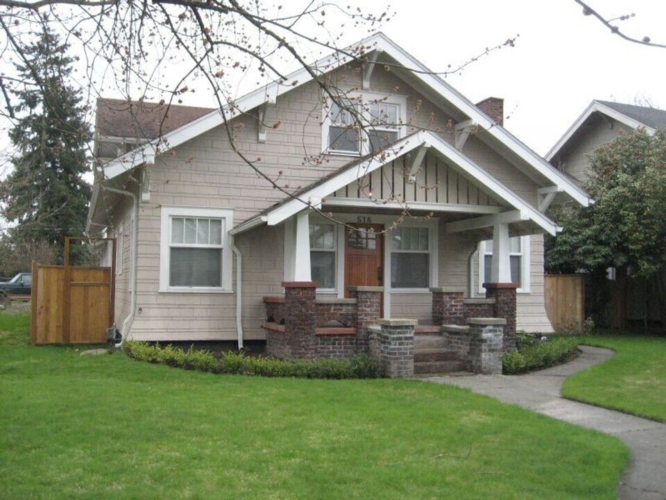 518 W Pioneer Ave in Puyallup, WA - Building Photo