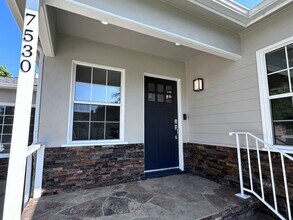 7530 S Westlawn Ave in Los Angeles, CA - Building Photo - Building Photo