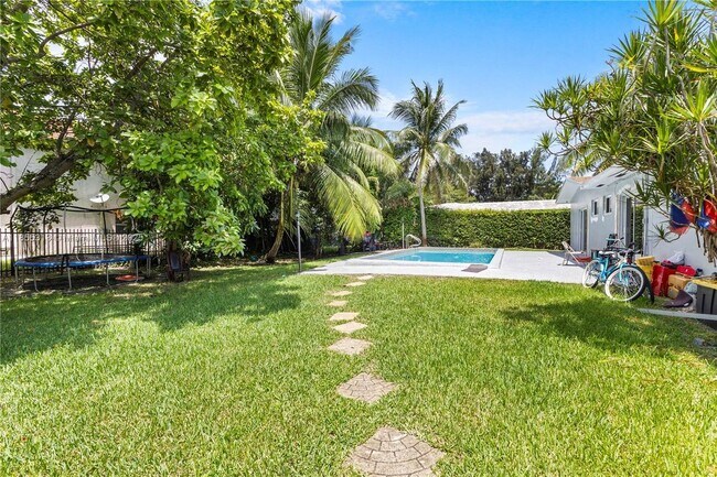 655 NE 151st St in Miami, FL - Building Photo - Building Photo