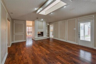 649 Sheffield Dr in Richardson, TX - Building Photo