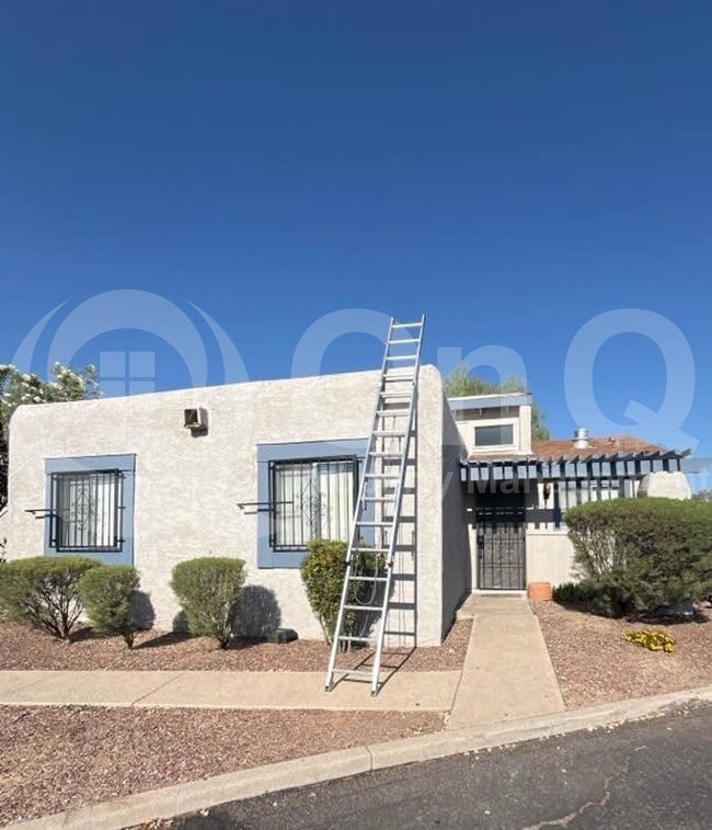 property at 3402 N Richland Dr
