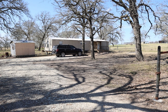 6767 FM 3090 in Anderson, TX - Foto de edificio - Building Photo