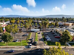 Stevens Creek Villas in Santa Clara, CA - Foto de edificio - Building Photo