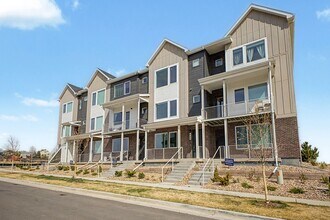 689 Saddle Dr in Erie, CO - Building Photo - Building Photo