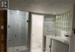 1 Brewsland Crescent in Markham, ON - Building Photo - Building Photo