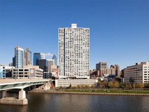 2400 Chestnut St in Philadelphia, PA - Foto de edificio - Building Photo