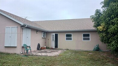 550 SE Sunnybrook Terrace in Port St. Lucie, FL - Building Photo - Building Photo