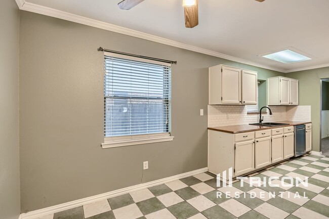 8229 April Ln in Watauga, TX - Building Photo - Building Photo