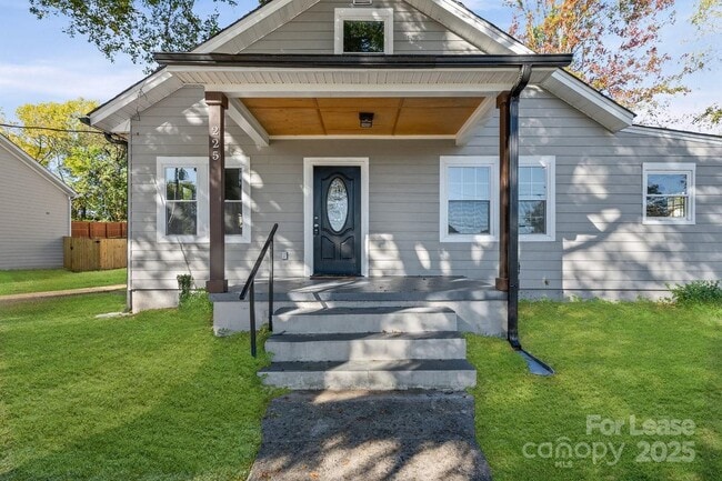 225 N Lee St in Mount Holly, NC - Building Photo - Building Photo