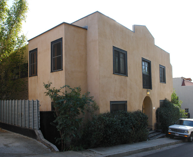 3217 Larissa Dr in Los Angeles, CA - Building Photo - Building Photo