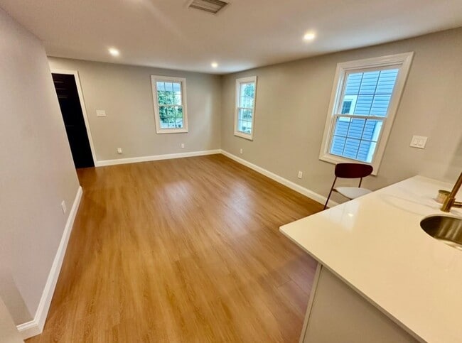 28 St Marks Ave in Rockville Centre, NY - Building Photo - Building Photo