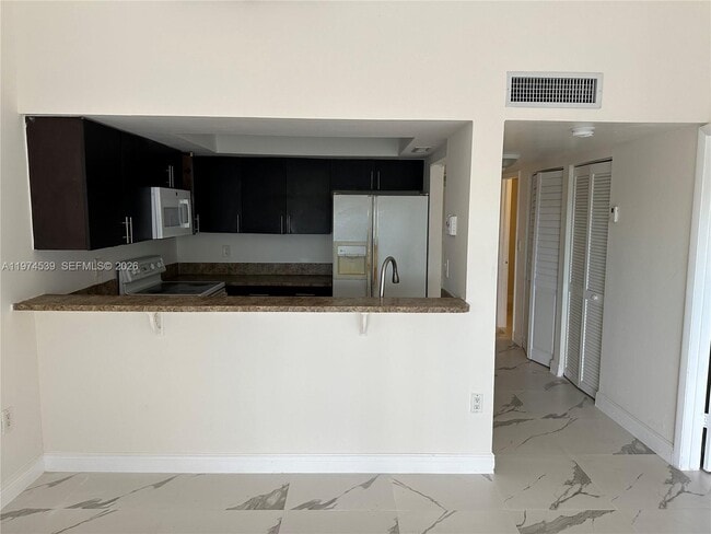 16220 NW 2nd Ave in Miami, FL - Foto de edificio - Building Photo