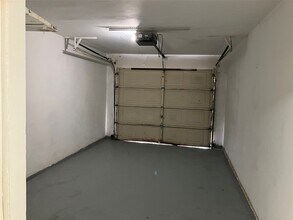 8048 Sands Point Dr in Houston, TX - Building Photo - Building Photo