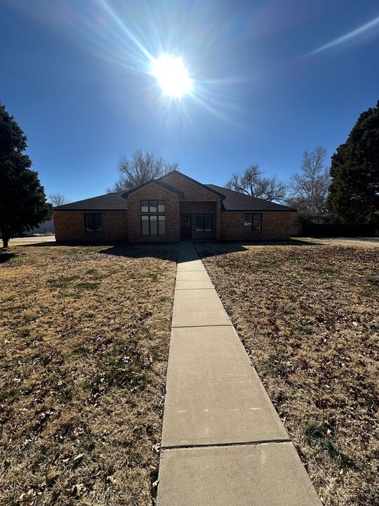 401 Diamondhead Dr in Clovis, NM - Building Photo