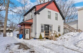 13 Winter St, Unit Apt#1 in Waterville, ME - Building Photo