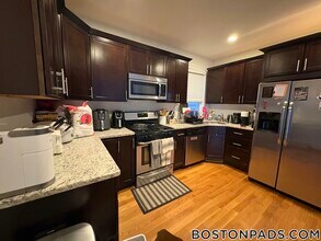 16 Washburn St, Unit 1 in Boston, MA - Building Photo - Building Photo