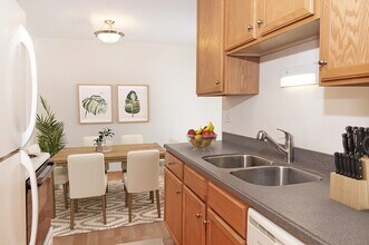 Plymouth Pointe in Plymouth, MN - Foto de edificio - Building Photo